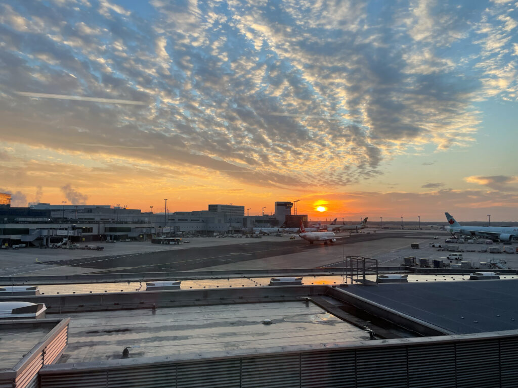 Sonnenaufgang am Frankfurter Flughafen